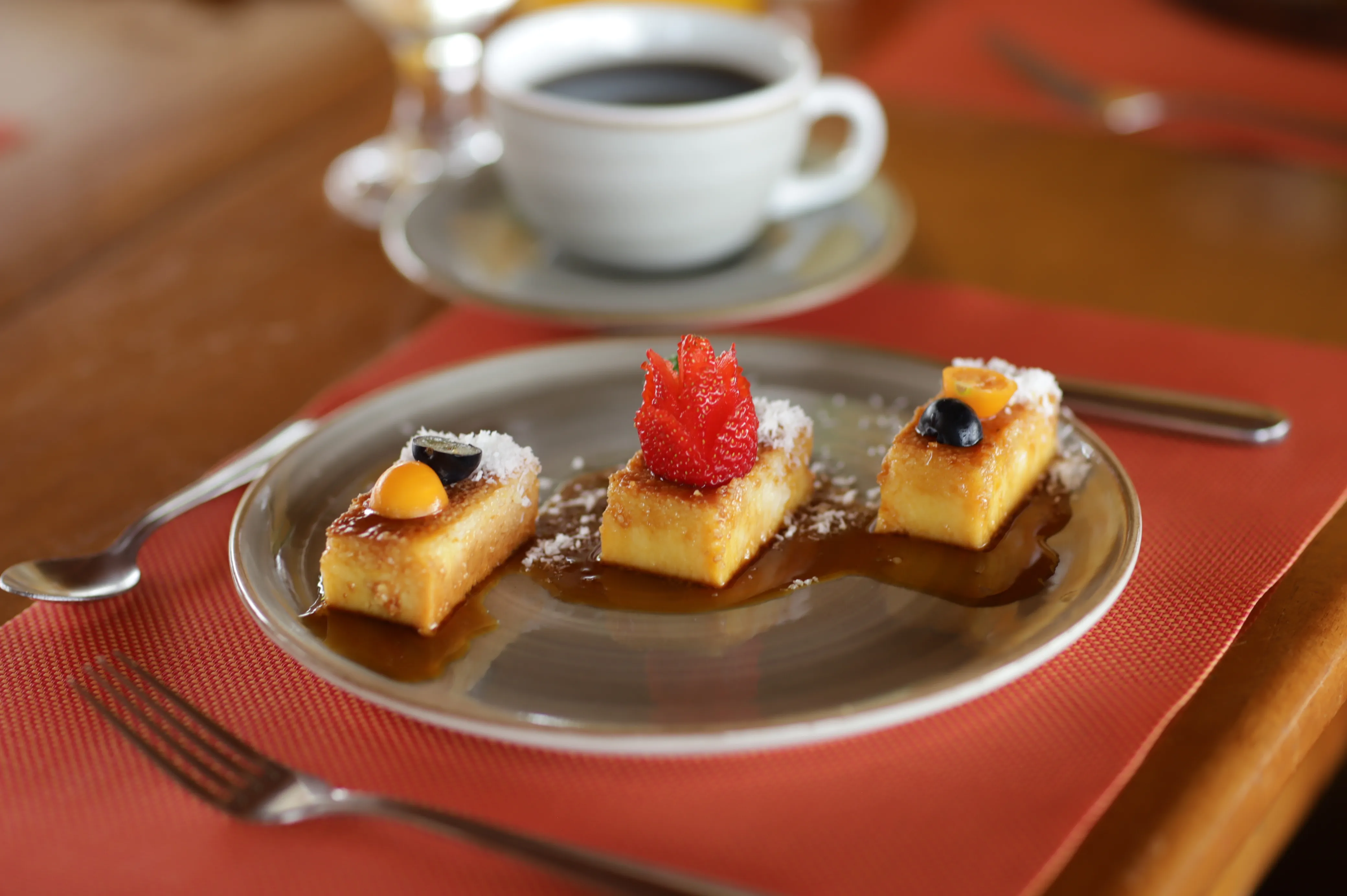 Platillos típicos costarricenses preparados con ingredientes frescos